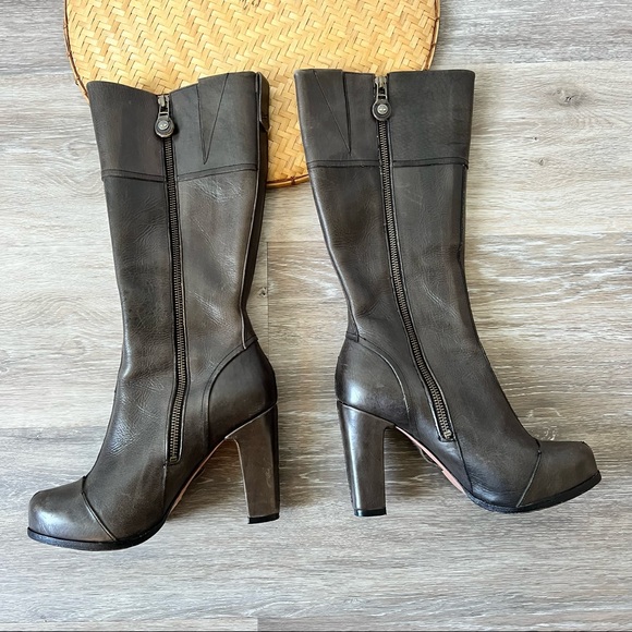 Timberland tall leather heeled boots - Picture 3 of 8